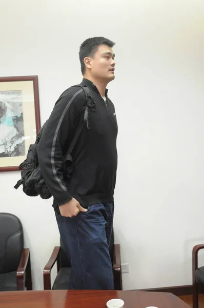 Były Piłkarz Chiński Nba Gwiazda Yao Ming Jest Zdjęciu Klasie — Zdjęcie stockowe