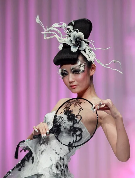 Mgpin Cosmetica Modeshow China 2012 Spring Summer Fashion Week Sluiten — Stockfoto