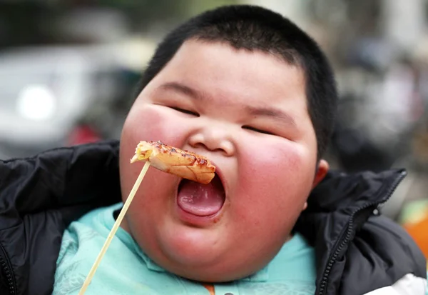 Gros Enfant Zhihao Mange Nourriture Barbecue Foshan Dans Sud Est — Photo