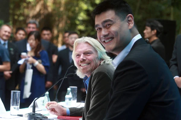 Výslužbě Čínské Nba Hvězda Yao Ming Britského Magnáta Richard Branson — Stock fotografie