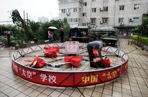 Parceiro Fazendeiro Chinês Shu Mansheng Cobertores Motores Seu Disco Voador — Fotografia de Stock