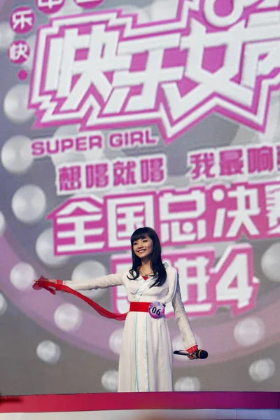 2009年8月21日 中国中部湖南省長沙市で開催された2009年スーパーガールテレビ番組の最終ステージの試合中に出演する — ストック写真