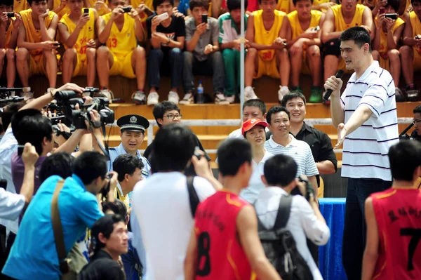 Superestrella China Baloncesto Yao Ming Habla Con Los Aficionados Baloncesto —  Fotos de Stock