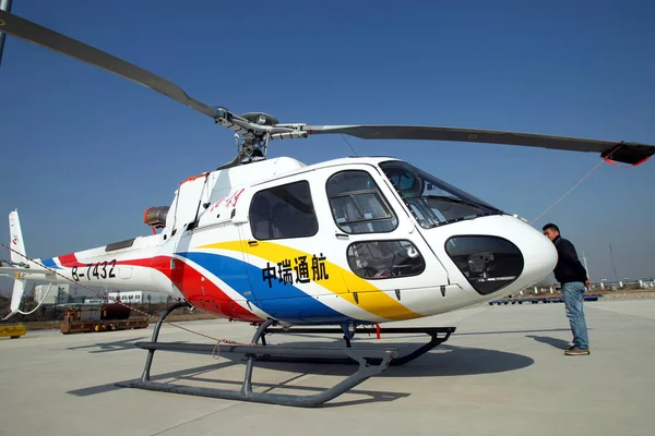 Helicóptero Comprado Por Huaxi Village Para Turismo São Retratados Aeroporto — Fotografia de Stock