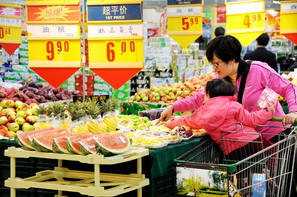 Toko Buah Cina Supermarket Kota Lianyungang Timur Provinsi Chinas Jiangsui — Stok Foto