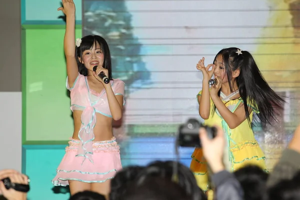 Mitglieder Der Japanischen Mädchenpopgruppe Ske48 Treten Bei Ihrem Mini Konzert — Stockfoto