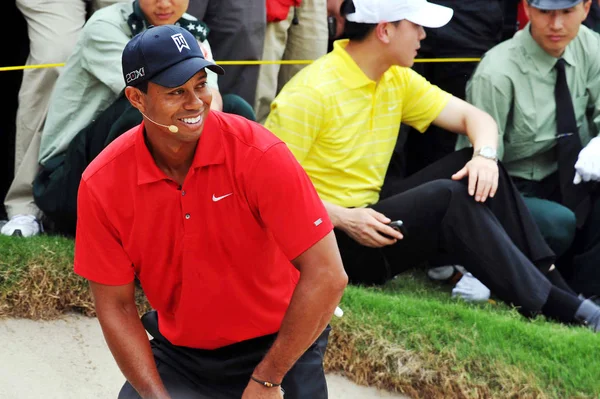 Stanów Zjednoczonych Golf Superstar Tiger Woods Prowadzi Klinikę Golf Dla — Zdjęcie stockowe