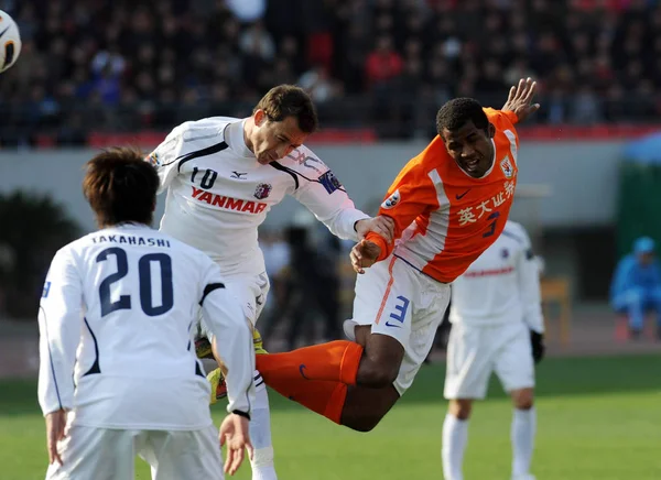 Renato Silva Dari Chinas Shandong Luneng Benar Vies Dengan Luis — Stok Foto