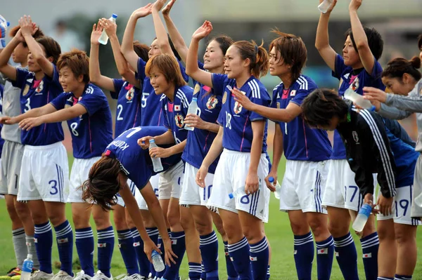 Los Jugadores Fútbol Japón Saludan Audiencia Después Derrotar Australia Durante —  Fotos de Stock