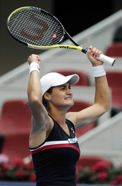 Monica Niculescu Romênia Celebra Sua Vitória Sobre Virginie Razzano França — Fotografia de Stock