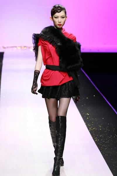 Dunnu Modeshow Bij China Fashion Week Herfst Winter 2011 Beijing — Stockfoto