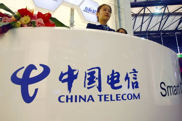 Equipe Chinesa Retratada Estande China Telecom Durante Feira Internacional Indústria — Fotografia de Stock