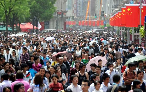 Tłum Turystów Ulicy Handlowej Nanjing Road Szanghaj China Maja 2011 — Zdjęcie stockowe