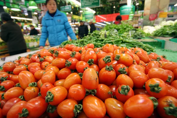 Китайские Покупатели Покупают Овощи Супермаркете Городе Наньтун Провинция Цзянсюй Марта — стоковое фото