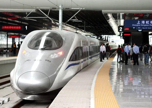 Trem Crh China Railway Alta Velocidade Pequim Chega Estação Ferroviária — Fotografia de Stock