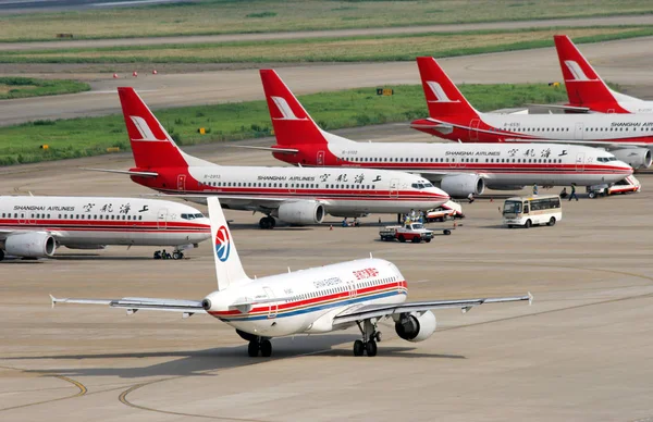 Jet Repülőgépek Shanghai Airlines China Eastern Airlines Képen Shanghai Hongqiao — Stock Fotó