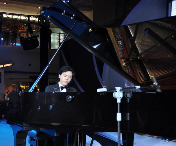 Čínský Pianista Yundi Provádí Výstavě Slaví Výročí Založení Oblasti Xintiandi — Stock fotografie