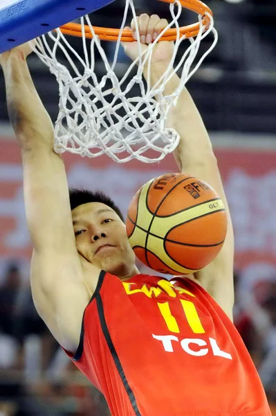 China Jianlian Dunks Contra Japão Sua Segunda Rodada Durante 26Th — Fotografia de Stock