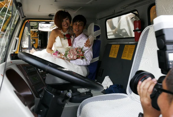 좡에서 결혼식을 크레인으로 차이나 허베이 2011 — 스톡 사진