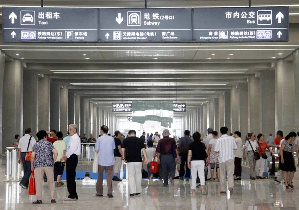 Gente Visita Estación Tren Del Sur Nanjing Parte Del Proyecto — Foto de Stock
