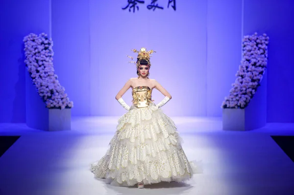 Tsai Meiyue Robe Mariée Défilé Mode Chine 2012 Printemps Summer — Photo