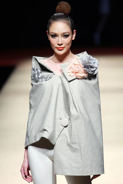 Sfilata Moda Asahikasei Del Designer Xiaoyan Alla China Fashion Week — Foto Stock