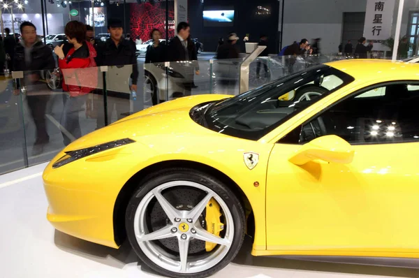 Посмотрите Ferrari 458 Italia Выставке China Beijing Imported Auto Expo — стоковое фото