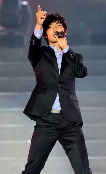韩国歌手安奇贤在北京国家体育场 又名鸟巢 的音乐节上唱歌 2011年9月25日 — 图库照片