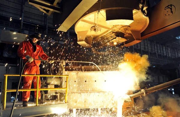 Trabajador Chino Trabaja Una Planta Acero Dongbei Special Steel Group — Foto de Stock