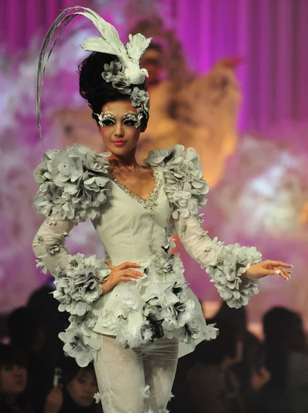 Mgpin Cosmetica Modeshow China 2012 Spring Summer Fashion Week Sluiten — Stockfoto