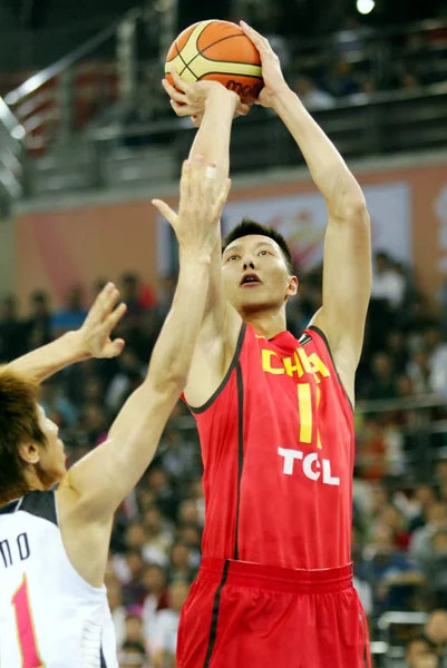 Tomoo Amino Japan Vänster Försöker Blockera Ett Skott Chinas Jianlian — Stockfoto