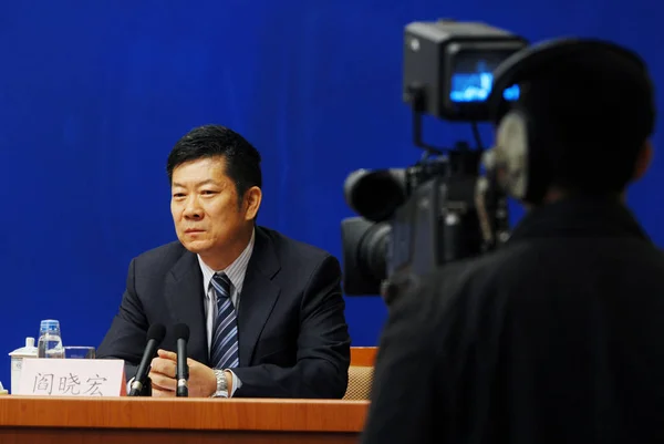 中国国家版权局副局长严晓红出席了2011年4月21日在中国北京举行的新闻发布会 — 图库照片