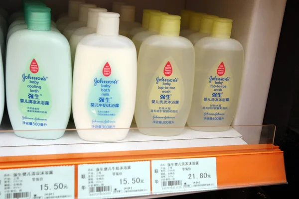 Bottles Johnson Johnson Baby Bath Milk Sale Supermarket Changzhou City — Stock Photo, Image