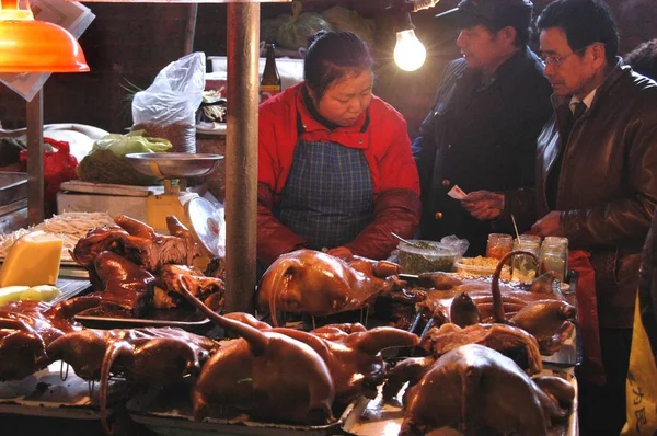 Мясо Дога Продается Рынке Городе Юго Восточной Провинции Гуйчжоу Декабря — стоковое фото