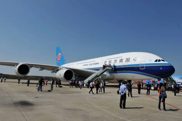Vue Premier Airbus A380 Chinas Aéroport Guangzhou Baiyun Guangzhou Province — Photo