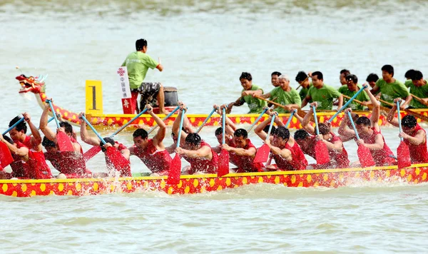 Participantes Competem Uma Corrida Barco Dragão Para Marcar Festival Duanwu — Fotografia de Stock