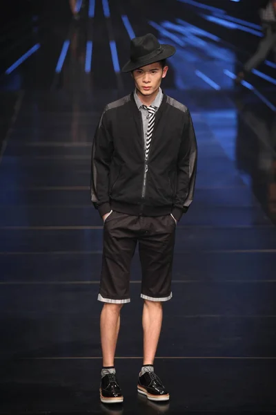 Zuoan Mens Fashion Show China 2012 Spring Summer Fashion Week — стоковое фото