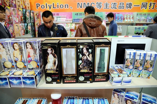 Látogatók Pillantást Szexuális Játékok Során Kínai Felnőtt Care Expo 2011 — Stock Fotó