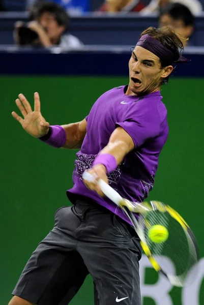 Rafael Nadal Aus Spanien Gibt Einen Schuss Gegen Florian Mayer — Stockfoto