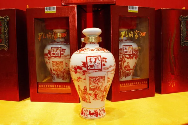 Zobacz Konfucjusza Rodziny Alkoholu Podczas Targów Żywności Jinan Prowincji Chinas — Zdjęcie stockowe