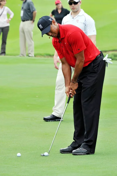 Amerikanska Golf Superstar Tiger Woods Bedriver Golf Clinic För Junior — Stockfoto