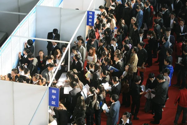 Pessoas São Vistas Uma Feira Emprego Dalian Nordeste Província Chinas — Fotografia de Stock