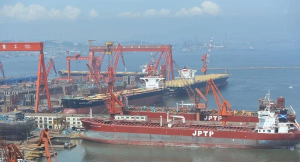 Estaleiro Dalian New Shipbuilding Heavy Industry Ltd Visto Dalian Nordeste — Fotografia de Stock