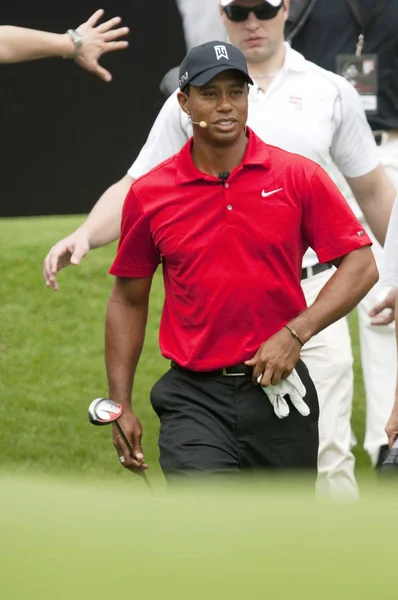 Amerikanska Golf Superstar Tiger Woods Bedriver Golf Clinic För Junior — Stockfoto