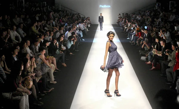 Wuchernde Modenschau Während Der Shanghai 2012 Spring Summer Fashion Week — Stockfoto