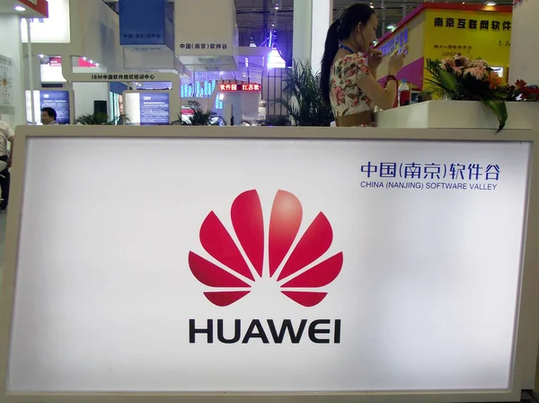 Сотрудники Изображены Стенде Huawei Время Ярмарки Нанкине Восточный Чинас Провинции — стоковое фото