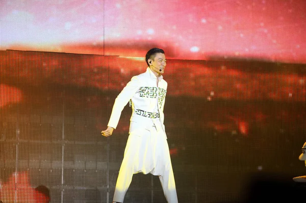 Гонконг Співак Актор Енді Лау Виконує Його Незабутній Концерт Ченду — стокове фото