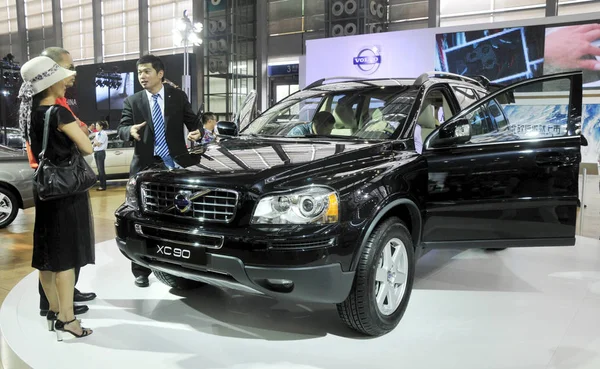 Chinese Staff Introduces Volvo Xc90 Visitors Auto Show Shenzhen City — Stock Photo, Image