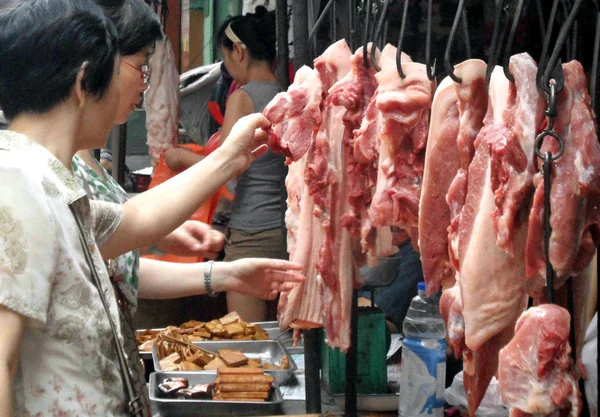 Китайські Покупці Магазин Свинини Вільному Ринку Yichang Міста Центральна Chinas — стокове фото