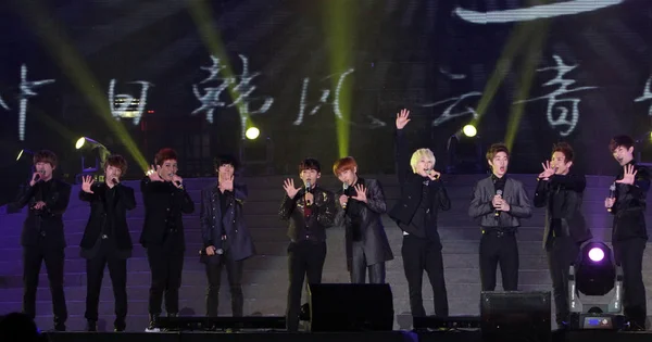 Güney Koreli Grup Gerçekleştirir Super Junior Pekin Ulusal Stadyumu Olarak — Stok fotoğraf